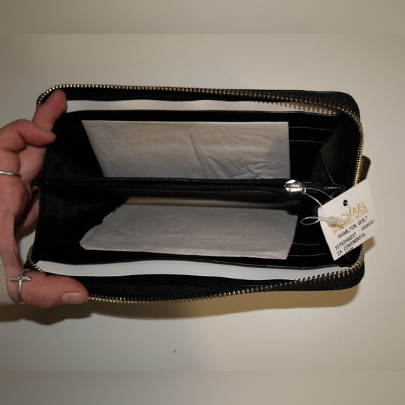 Michael Kors - Picture 3 of 4